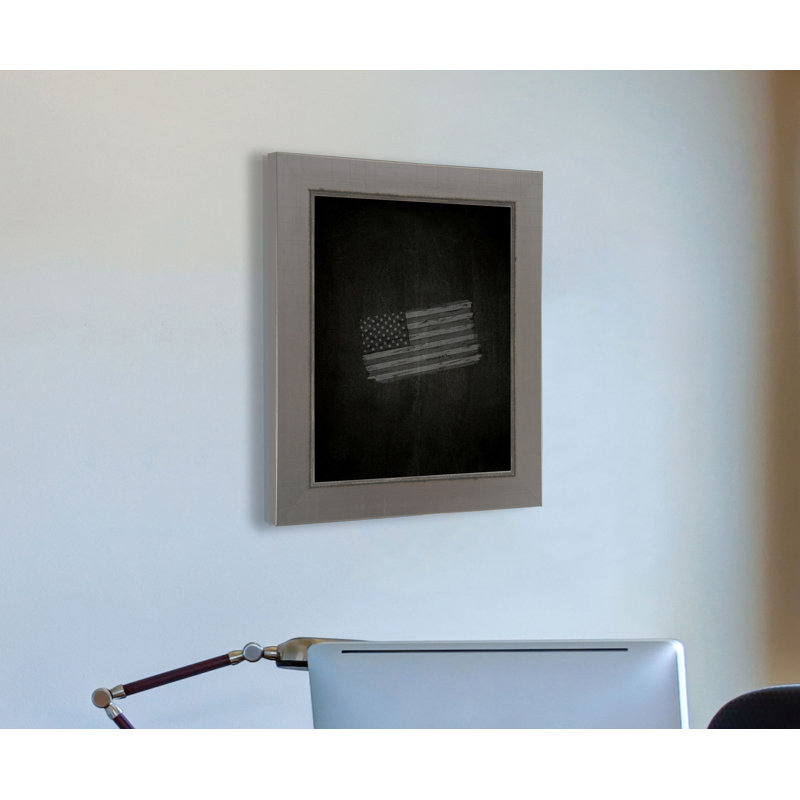 Tableau noir fixé au mur, H 23 po x l 23 po