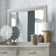 Ensemble de chambre à coucher avec lit tapissier, commode et miroir Belmar-101770627