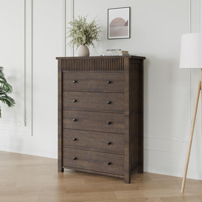 Armoire cannelée de 31,5 po de large à 5 tiroirs de 31,5 po de large - Organisateur de rangement moderne en bois pour placard, salon ou entrée