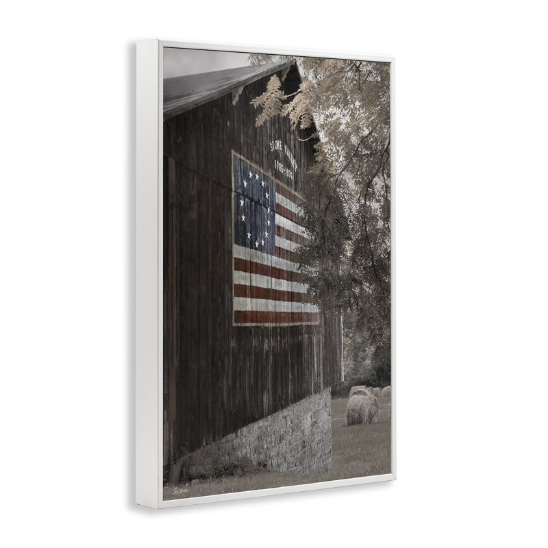  Drapeau colonial sur grange, estampe numérique par Lori Deiter, H 24 po x l 16 po, Giclée encadrée blanc bord de mer