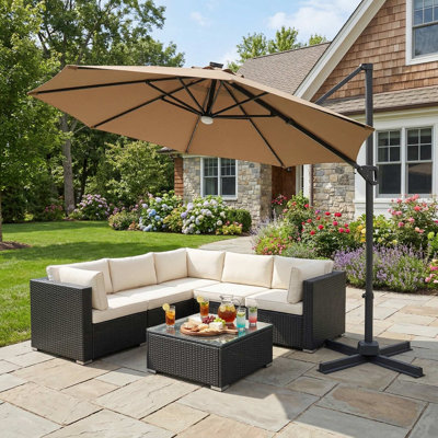 Parasol de patio en porte-à-faux durable et facile à régler de 10 pi avec lumières DEL solaires et rotation de 360 degrés pour une utilisation dans la cour arrière au bord de la piscine
