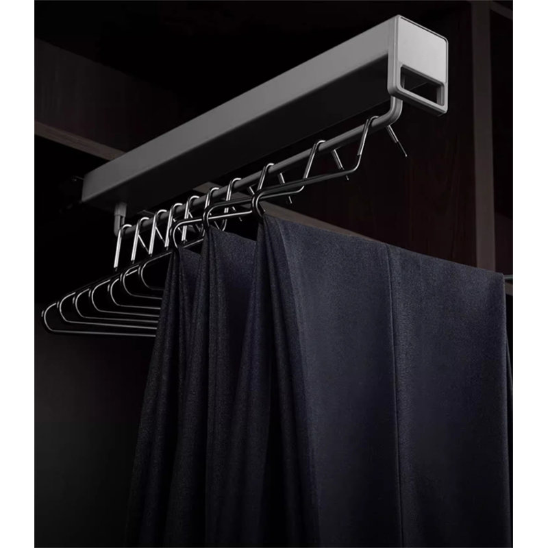 Support à pantalons rétractable Alumiflex, H 3,14 po x l 2,75 po x P 16,73 po
