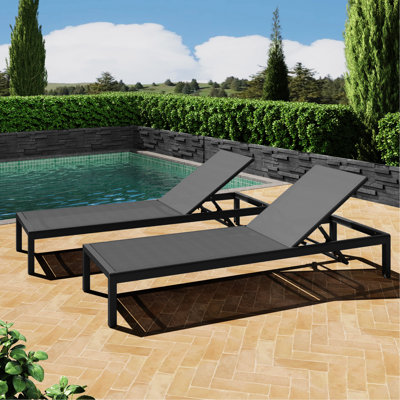 Ensemble de 2 chaises longues confortables pour piscine - Matériau en maille, structure en aluminium, réglables, portables, noir/gris. Chaise longue inclinable 2 places en aluminium, tissu, dossier, portable.