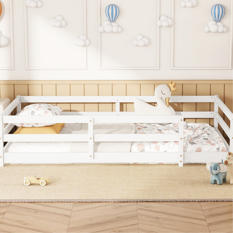 Lit simple avec clôture en blanc - une expérience de sommeil joyeuse, une symphonie de confort