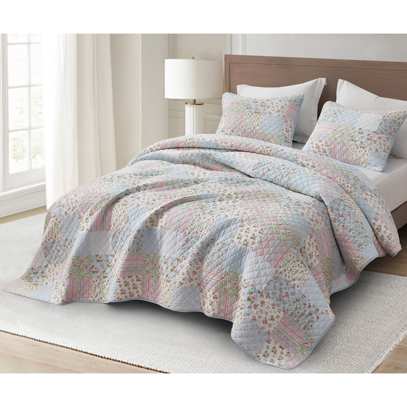 Holly Patchwork Quilt, Twin Quilt + 1 Sham