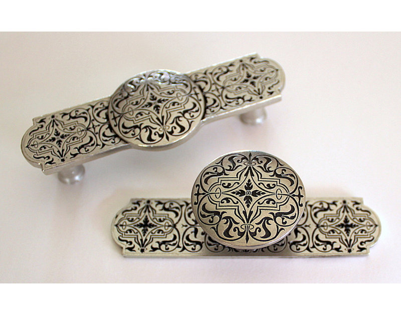 Olde World Bar / Handle Pull, Brilliant Pewter