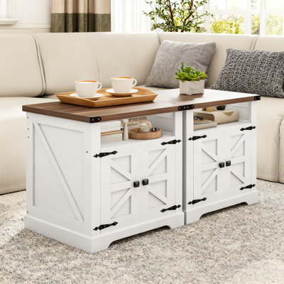 Ensemble de 2 tables de bout Farmhouse avec station de charge, conception à couvercle rabattable, armoires à porte de grange et rangement ouvert pour le salon