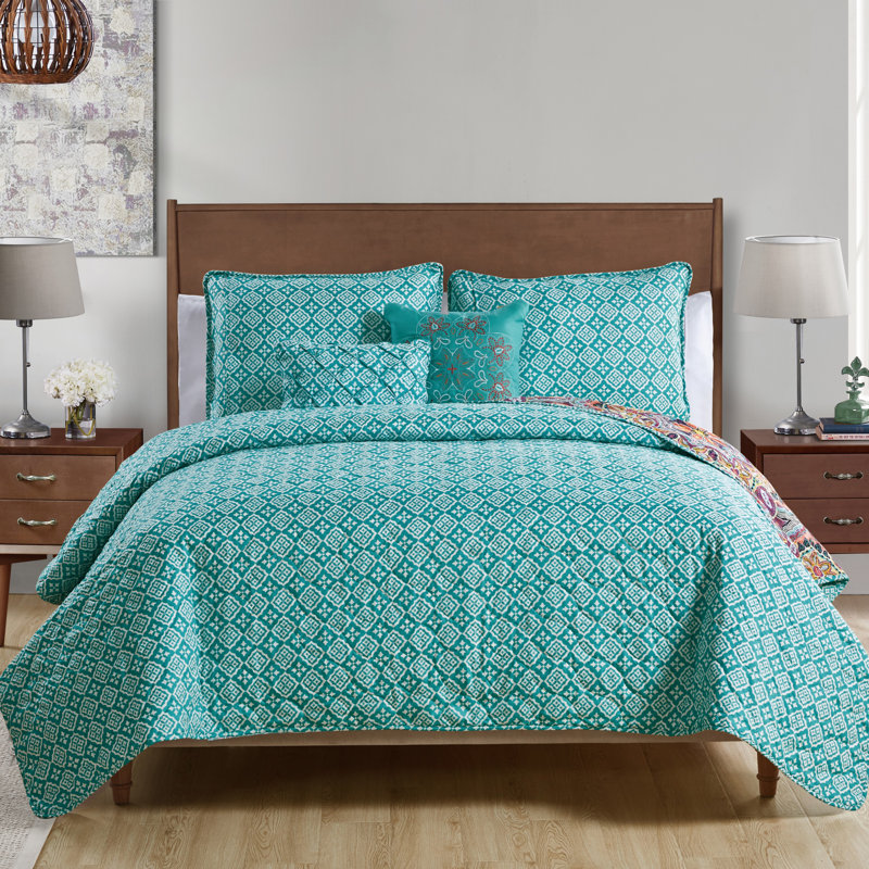 Yara Reversible Medallion Quilt Set, Twin
