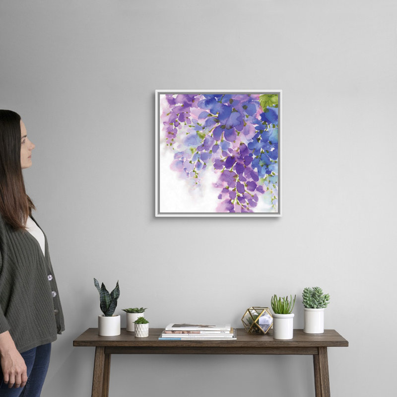 «Wisteria I» par Eva Watts - reproduction d'art sur toile, H 22 po x l 22 po x P 1,75 po, Toile encadrée flottée blanche