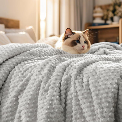 PHF Ultra Soft Flannel Fleece Blanket, Lightweight 3D Jacquard Fleece Blanket, No Shedding, No Pilling, Luxury 340GSM Aesthetic Fluffy Cozy for Bed Room Decor