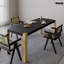 Table de salle à manger élégante et contrastée: design élégant et spacieux-312652458