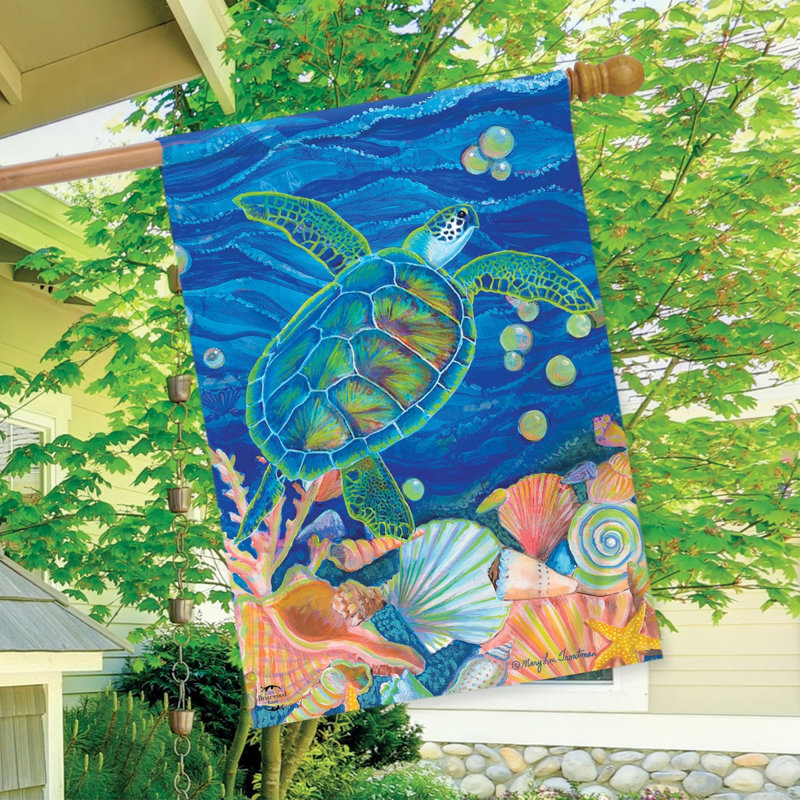 Tortue de mer nageant, drapeau de la maison d'été