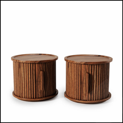 Ensemble de 2 tables basses rondes gigognes avec rangement à porte coulissante, finition noyer, design inspiré des colonnes romaines cannelées.