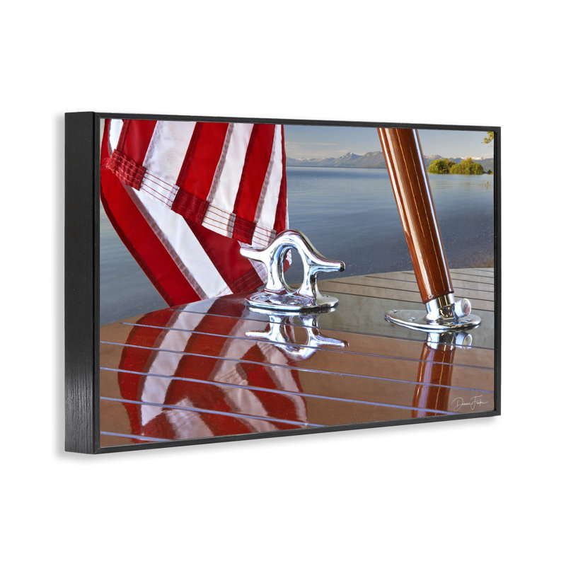 Drapeau sur coque de bateau, estampe numérique encadrée par Dennis Frates, Giclée encadrée noir minuit, H 20 po x l 30 po