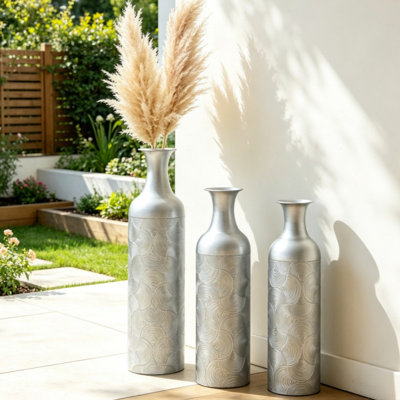 Ensemble de 3 vases de sol en métal argenté à motif vague, de luxe, composé de 3 vases cylindriques hauts de tailles différentes, parfaits pour présenter des arrangements floraux variés à la maison.