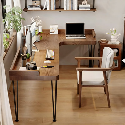 Bureau en coin noyer en forme de L avec pieds en épingle et baffle arrière en noyer