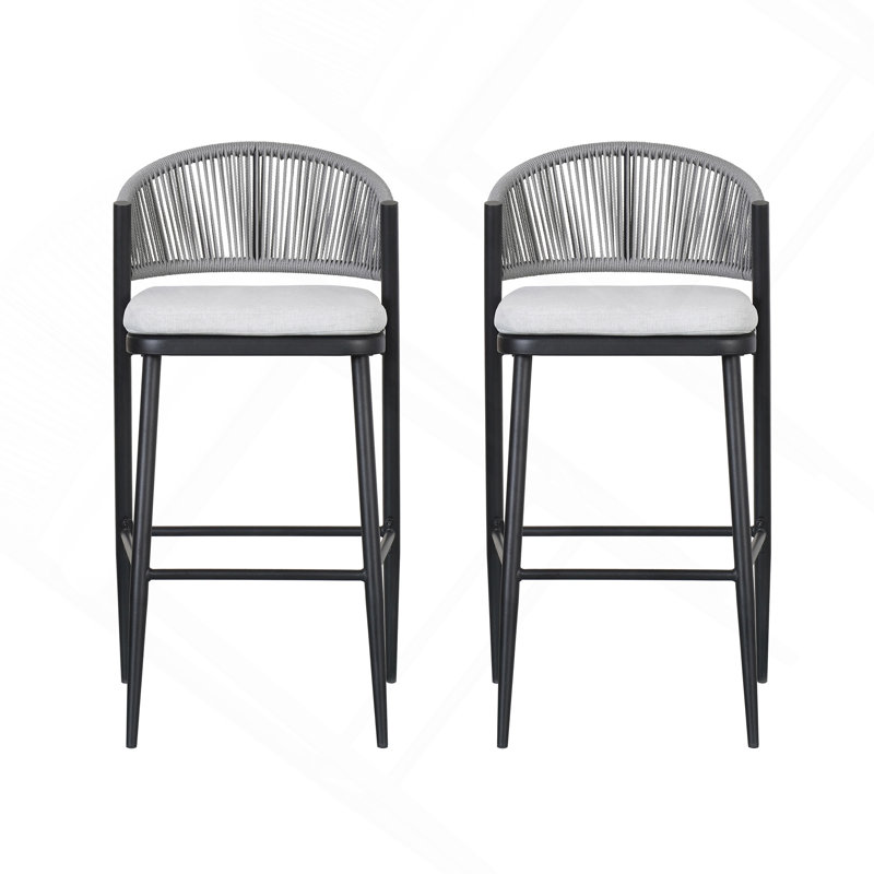 Tabourets de bar d'extérieur à structure en métal à hauteur d'assise 30,25 po avec dossier en forme de feston en rotin Pe, noir mat