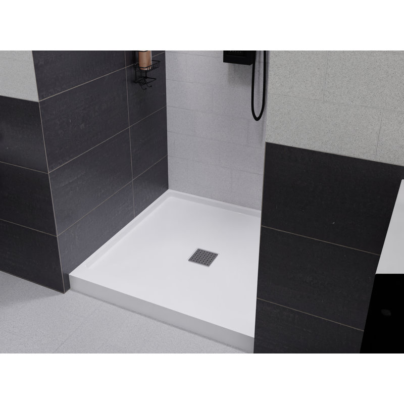 Base de douche à triple seuil H 36 po x l 36 po avec couvercle de drain