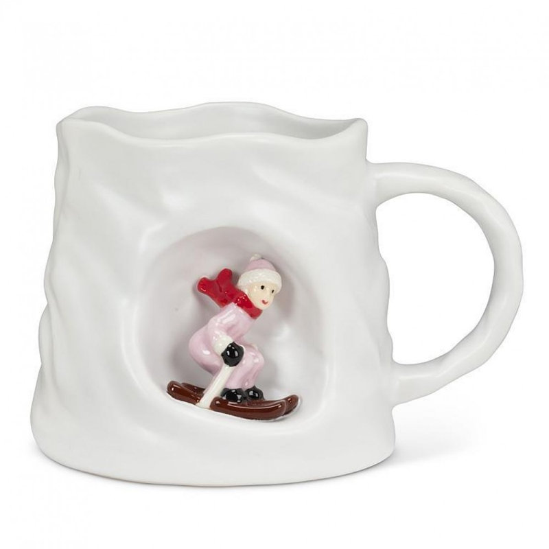 Tasse de montagne avec skieur