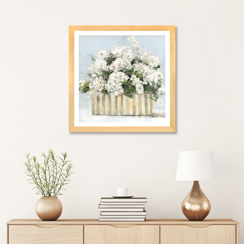 Sweet Hydrangeas par Sally Swatland - reproduction d'art, H 24 po x l 24 po x p 1 po, Papier encadré de bois naturel