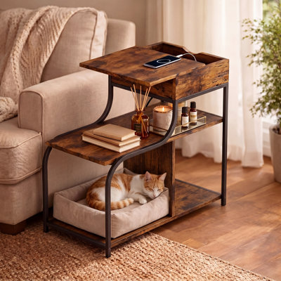 Table de bout de 25,6 po avec espace de rangement et station de charge; 1 port USB et 1 port de type C, 2 prises de courant alternatif; Peut accueillir un chat commun