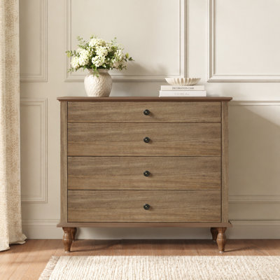 Grande commode antique à 4 tiroirs avec pieds en bois massif, rangement coulissant et ensemble anti-basculement sécuritaire pour la chambre à coucher ou la chambre de bébé.