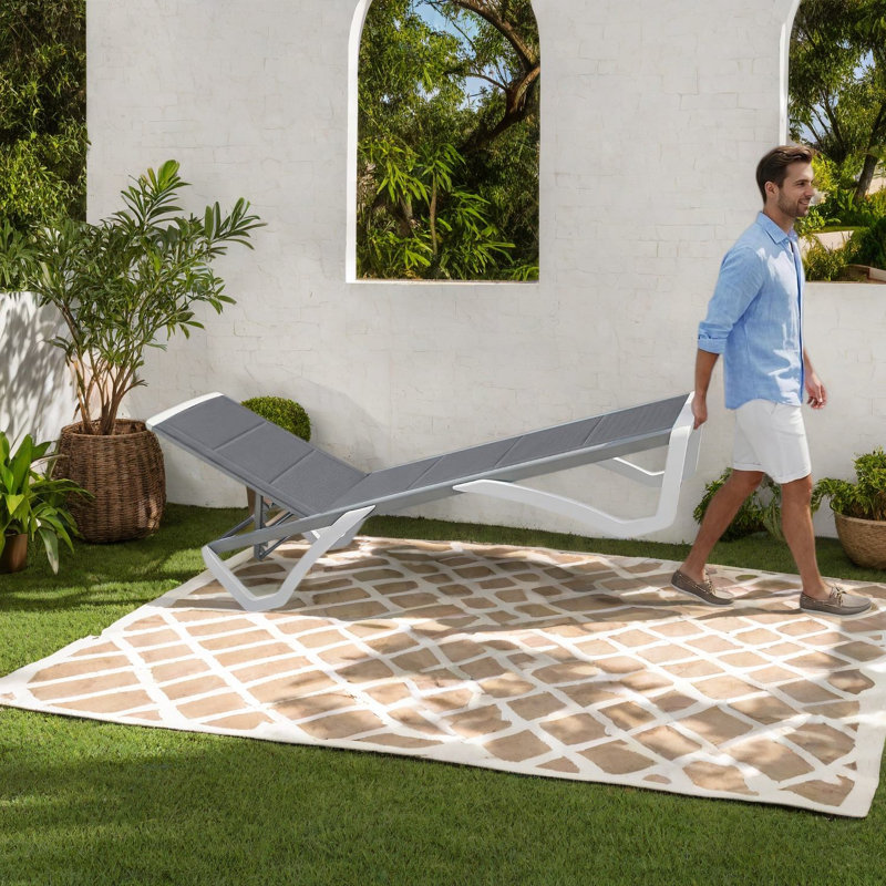 Ensemble de 2 chaises longues de patio modernes et réglables avec table, gris aluminium