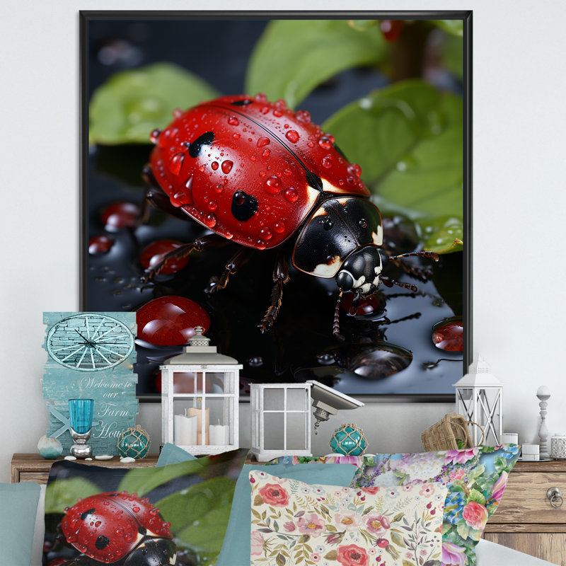 «Lactive Ladybug Reflections II», reproduction sur toile, H 30 po x l 30 po x P 1 po, Cadre flottant noir