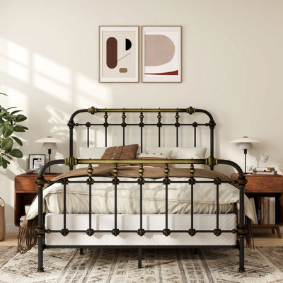 Très grand lit transitionnel en métal noir antique, accents dorés brossés à la main, 7 broches sur la tête de lit et lit de style thermolaqué, cadre avec extrémités, base requise