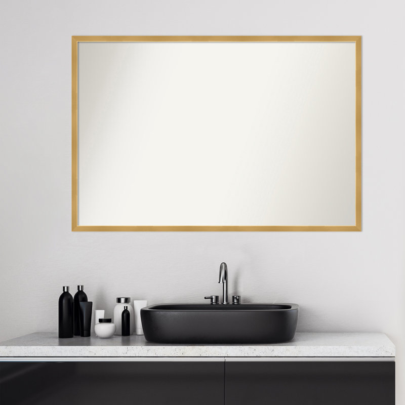 Miroir mural de salle de bain non biseauté en bois doré poli 25 x 19 po Svelte, 25,5 po x 37,5 po