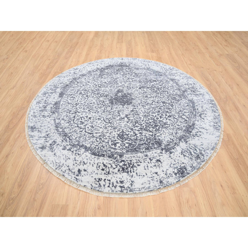 Tapis oriental rond 7 pi 10 po x 7 pi 10 po gris argenté avec motif persan effacé en laine et soie pure noué à la main