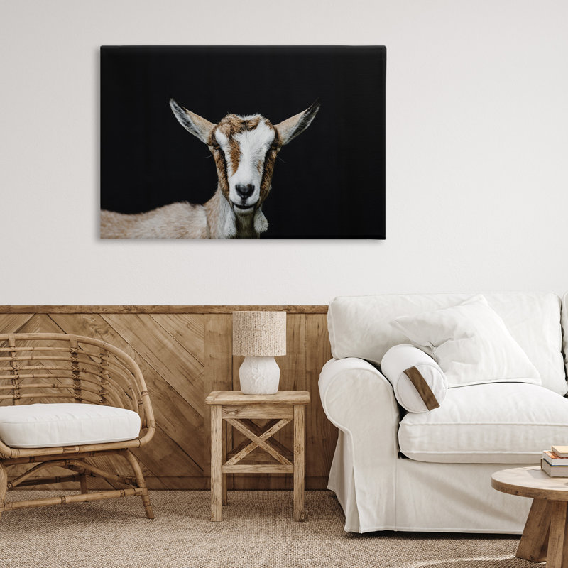 Visage de chèvre sur toile noire, design par Amy Carroll, H 24 po x l 36 po