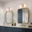 Éclairage pour meuble-lavabo 2 lumières à intensité variable en laiton chaud avec verre givré, montage réversible, l 14,2 po