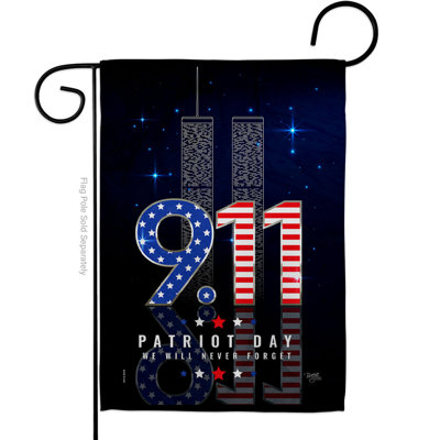 Drapeau de jardin en polyester 19 po x 13 po Never Forget