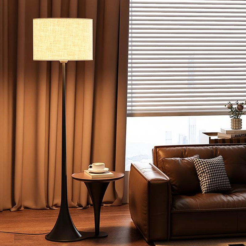 Beige + noir + tissu brun noisette + fer + lampes sur pied de forme libre en bois massif