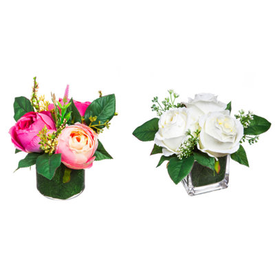 Arrangement floral roses dans un pot de verre