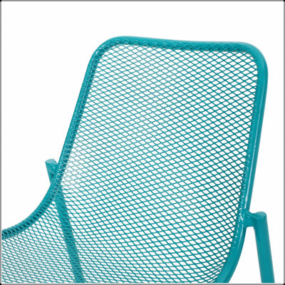 Chaises d'extérieur empilables KINCAID avec sièges en filet modernes et structure en fer thermolaqué durable pour les espaces contemporains