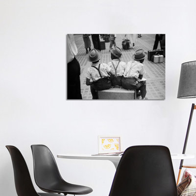 Boys on Suitcase (Penn Station NYC ,1948) 1 Piece Wall Art on Canvas