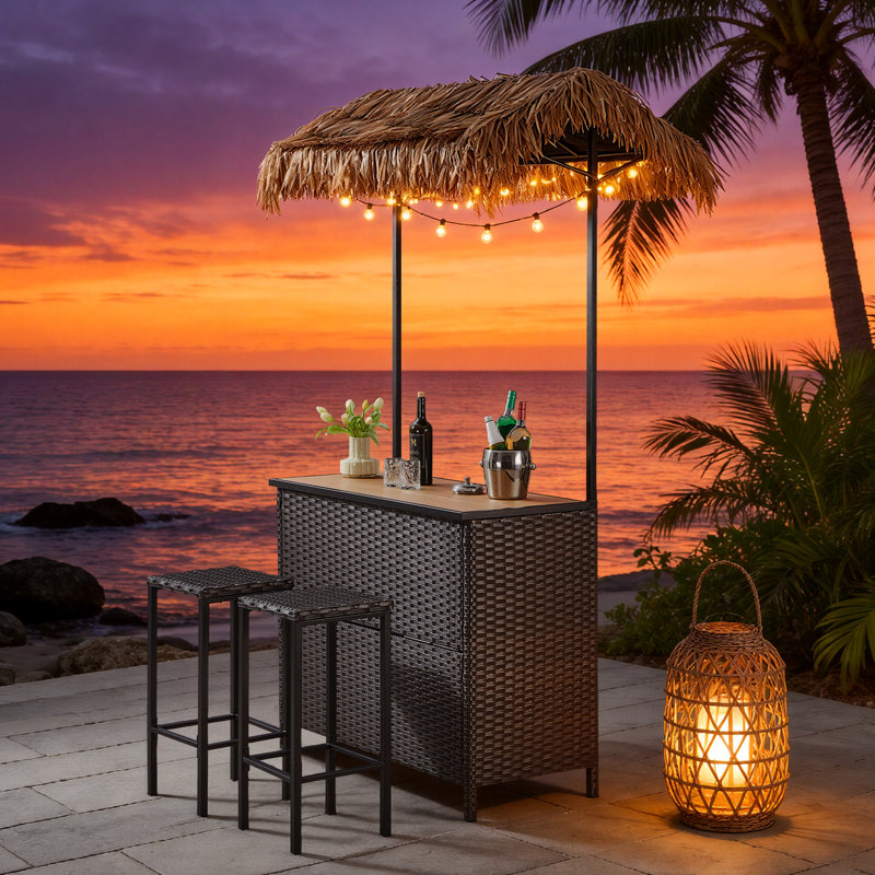 Ensemble de bar d'extérieur Tiki de 47 po de longueur avec plateau Palapa et ensemble de patio en osier 3 pièces comprenant 2 tabourets de rangement et un support à verres à vin