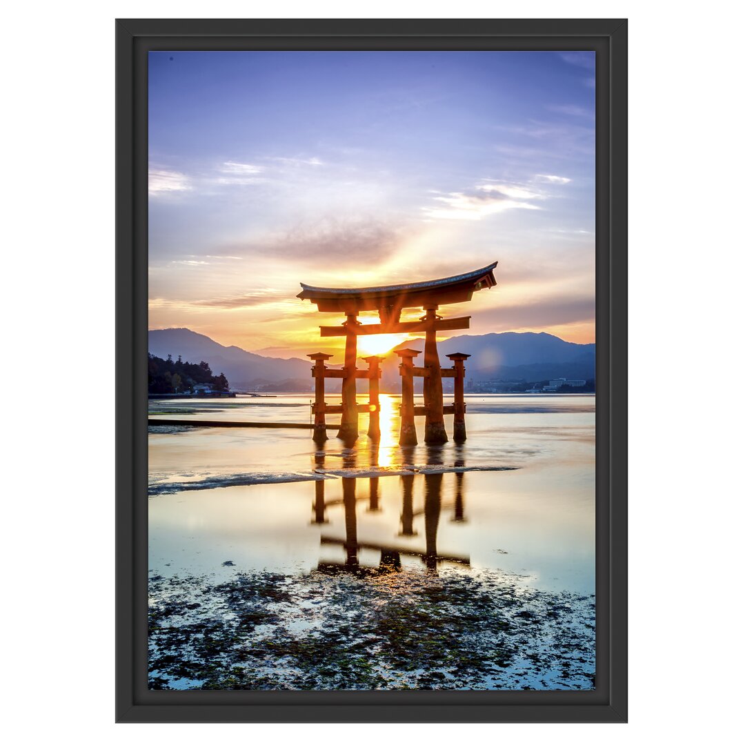 Gerahmtes Wandbild Torii Gate in Miyajima Japan