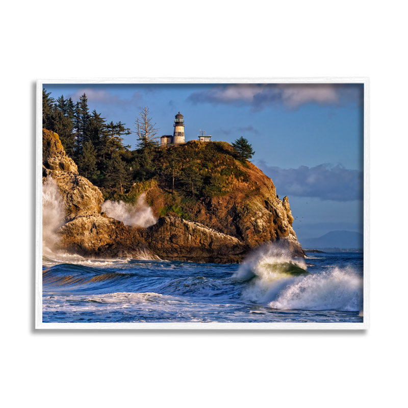 «Rolling Sea Waves Lighthouse Cliff», art de la giclée encadrée par Rick Berk, H 24 po x l 30 po x P 1,5 po