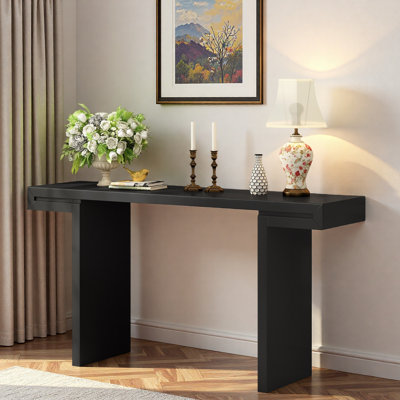 Console avec lignes géométriques et pieds réglables
