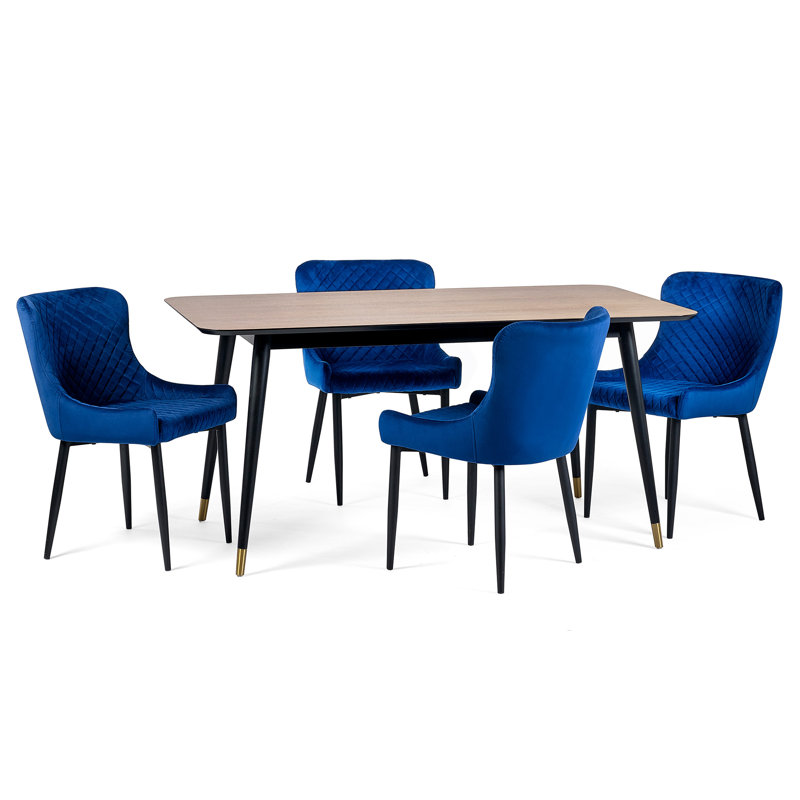 Wynnfield 4 - Person Dining Set