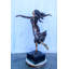 Statue en bronze de la collection Nifao, fille qui court dans le vent, art dynamique 46 po x 27 po x H 57 po