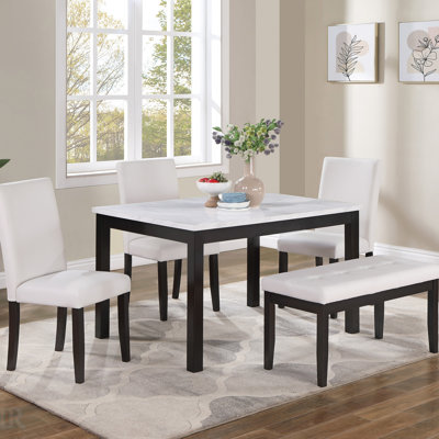 Ensemble de salle à manger 5 pièces avec table en faux marbre, chaises rembourrées et banc pour des sièges élégants et polyvalents