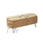 Pouf de rangement en fausse fourrure camel avec pattes dorées, idéal pour une chambre, au pied du lit ou dans une entrée.