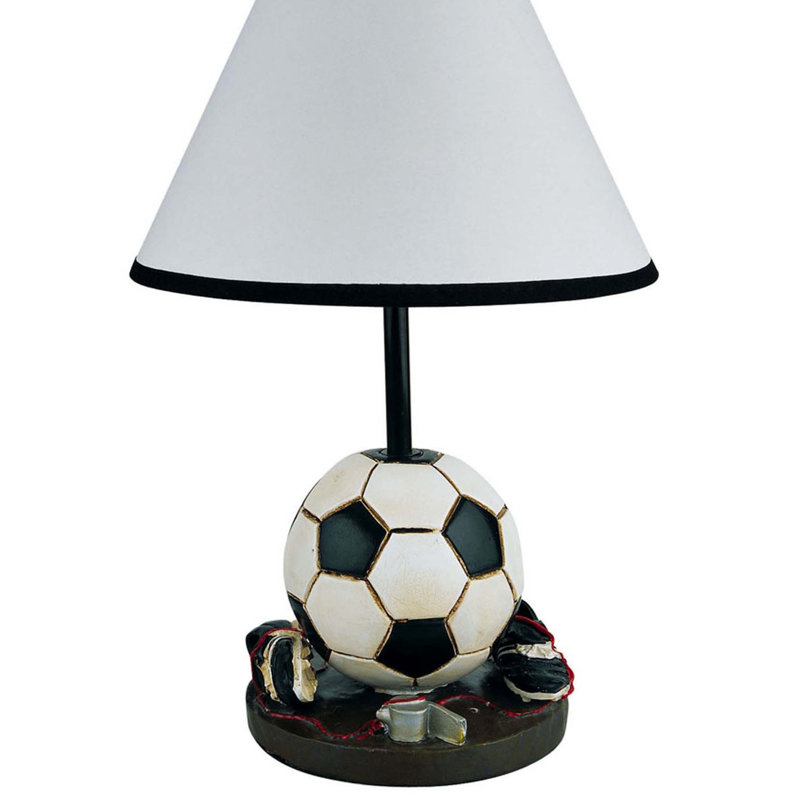 Lampe de table haute 15 po en polyrésine, forme soccer, abat-jour conique en lin