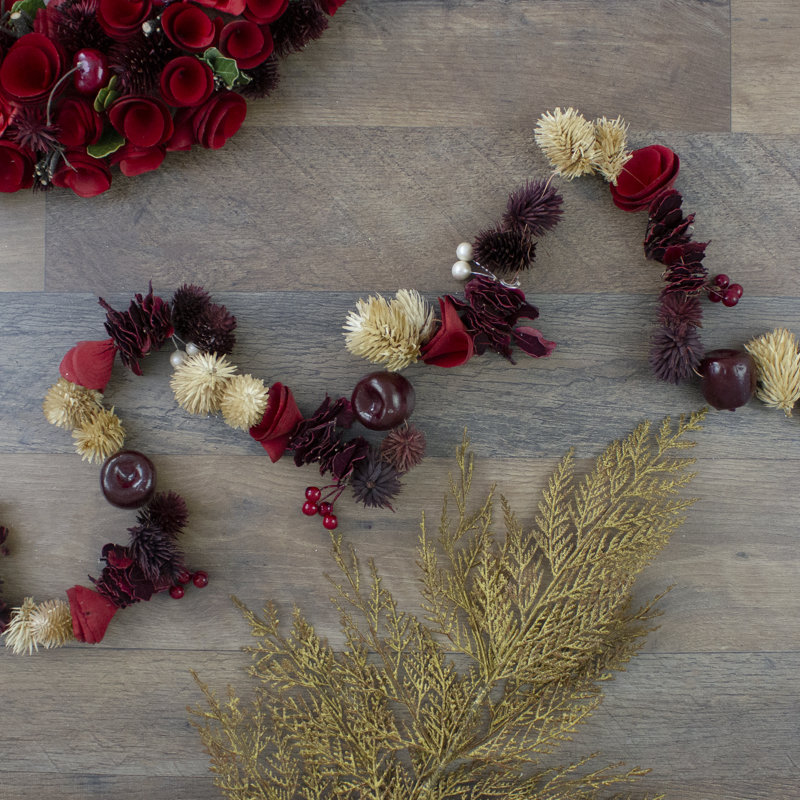 Guirlande 5 pi x 2,5 po avec roses rouges et pommes - non éclairée