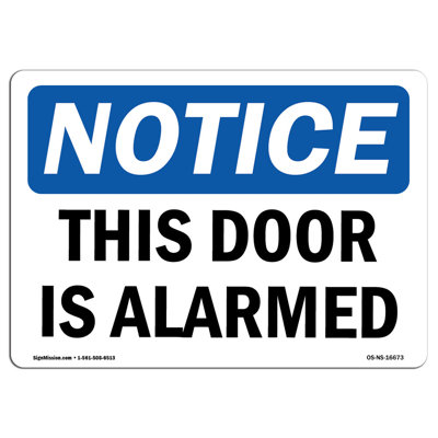 Osha remarque que cette porte est une alarme
