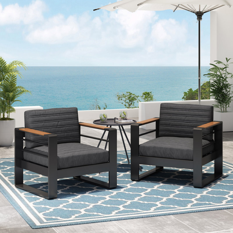 Chaise de patio avec coussins